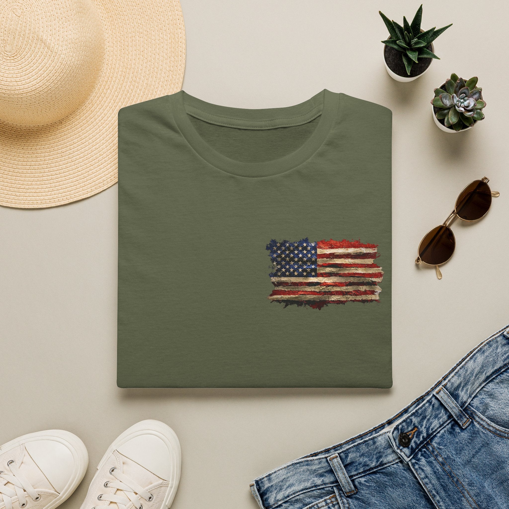 Distressed American Flag T-Shirt — Vintage USA Patriotic Tee